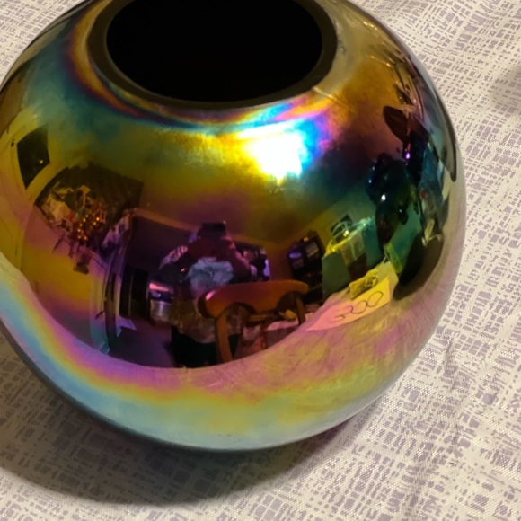 Iridescent Glass Vase . House of Global Art made in Taiwan. 5”tall and 6”wide - Picture 1 of 5